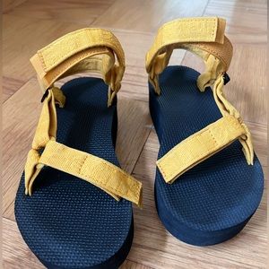 Teva Flatform Yellow 7